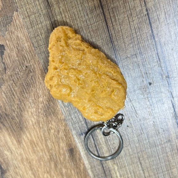 Realistic Fried Chicken Nugget Keychain Food-Themed Accessory for Bags - Picture 3 of 3